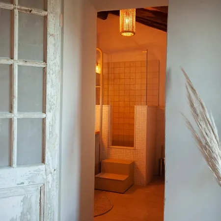 Cal Mestre Guest house *