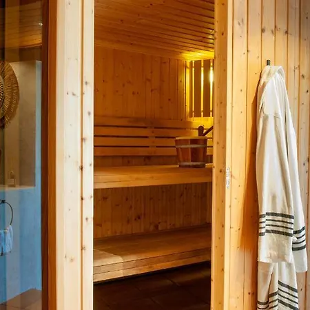 Cal Mestre Guest house *